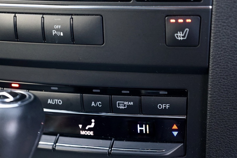 Mercedes-Benz E350 CDI AMG Sport Coupe 1 Former Keeper + COMAND + Heated Leather Image 44