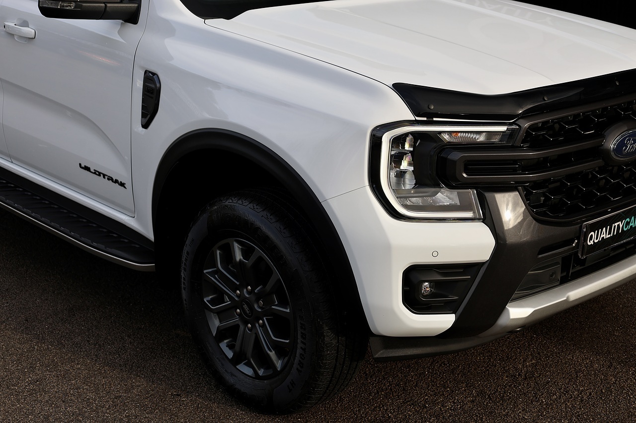 Ford Ranger Wildtrak 3.0 V6 Diesel 240 + NO VAT + Huge Spec - Large 17