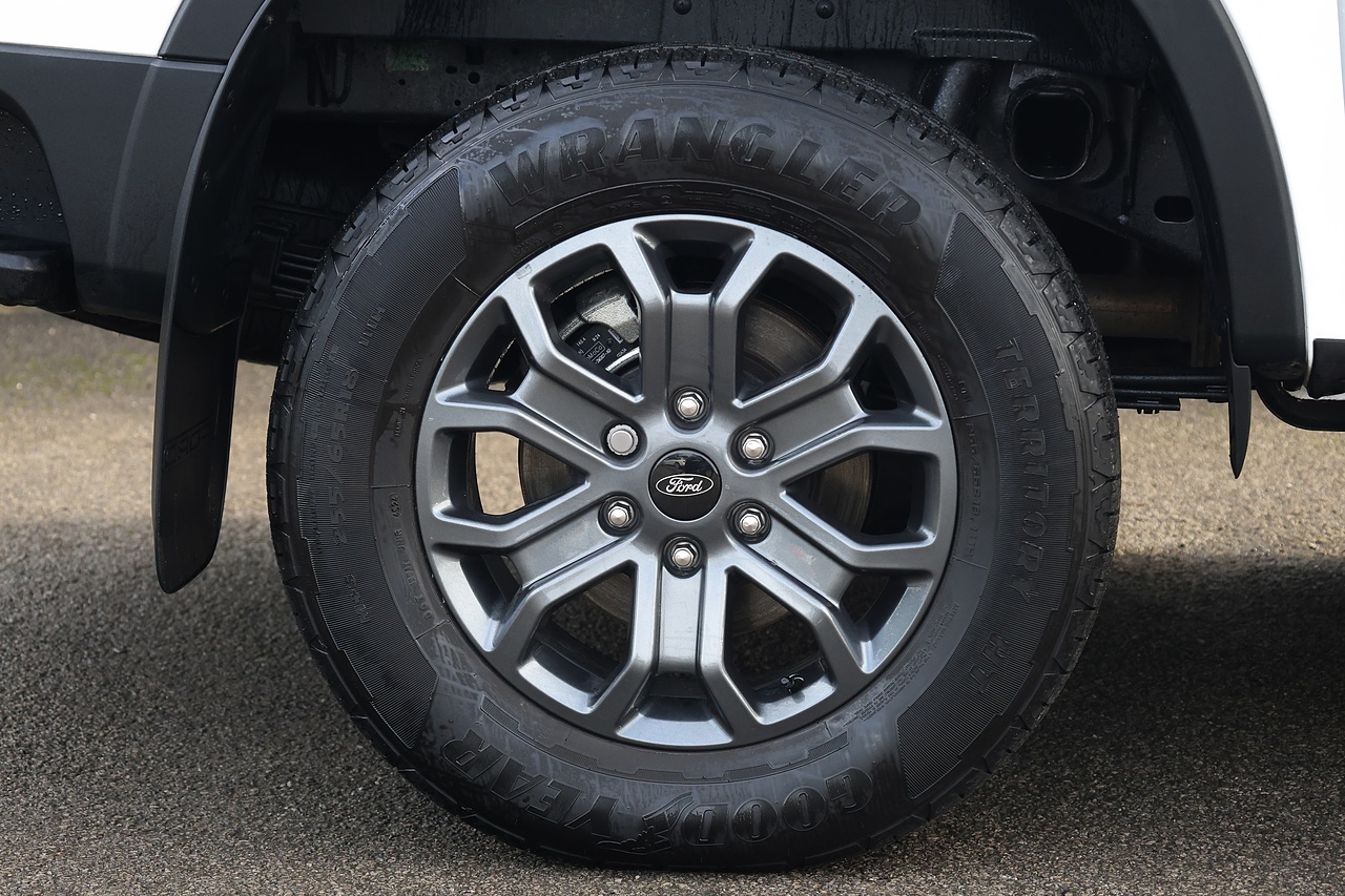 Ford Ranger Wildtrak 3.0 V6 Diesel 240 + NO VAT + Huge Spec - Large 27