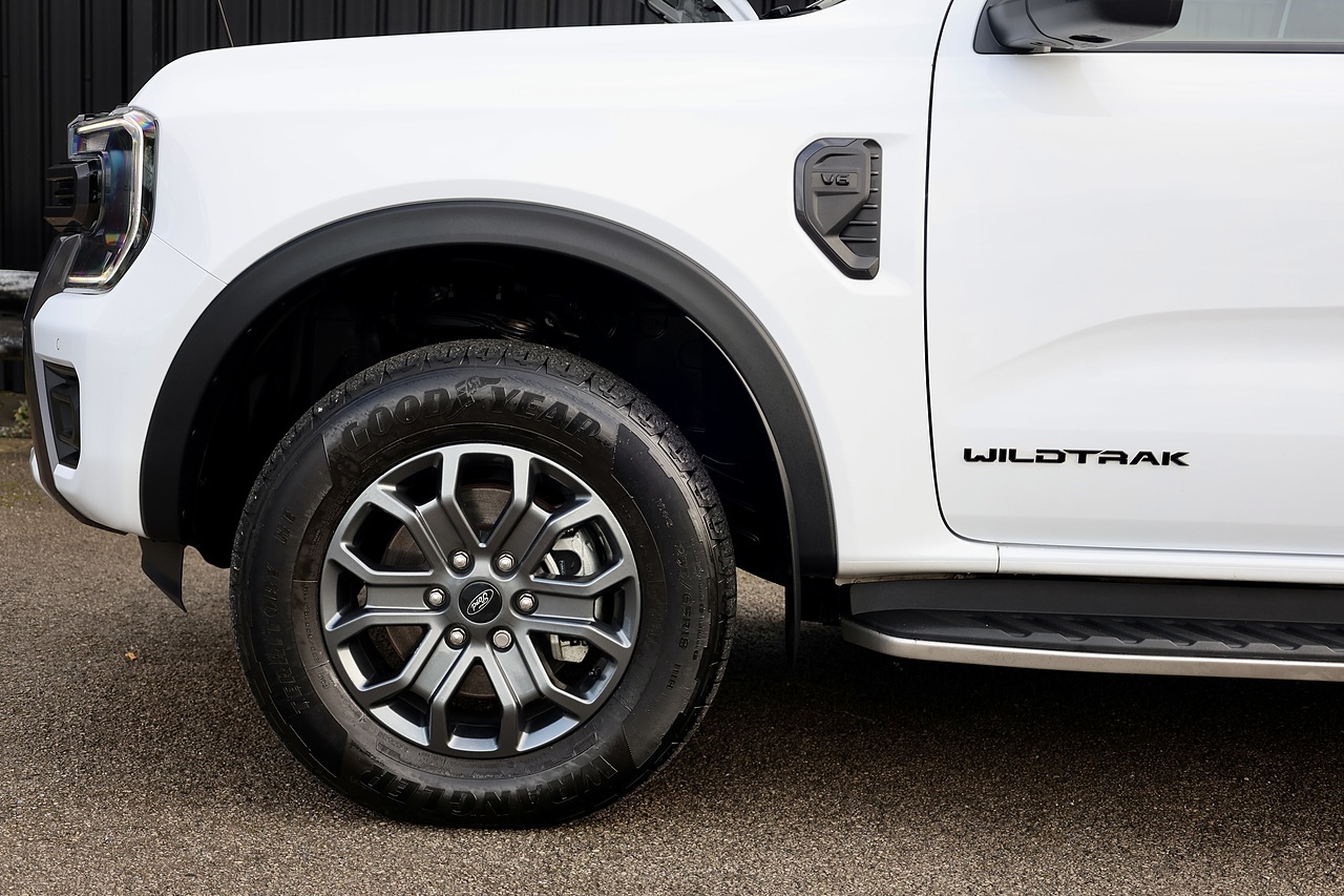 Ford Ranger Wildtrak 3.0 V6 Diesel 240 + NO VAT + Huge Spec - Large 24