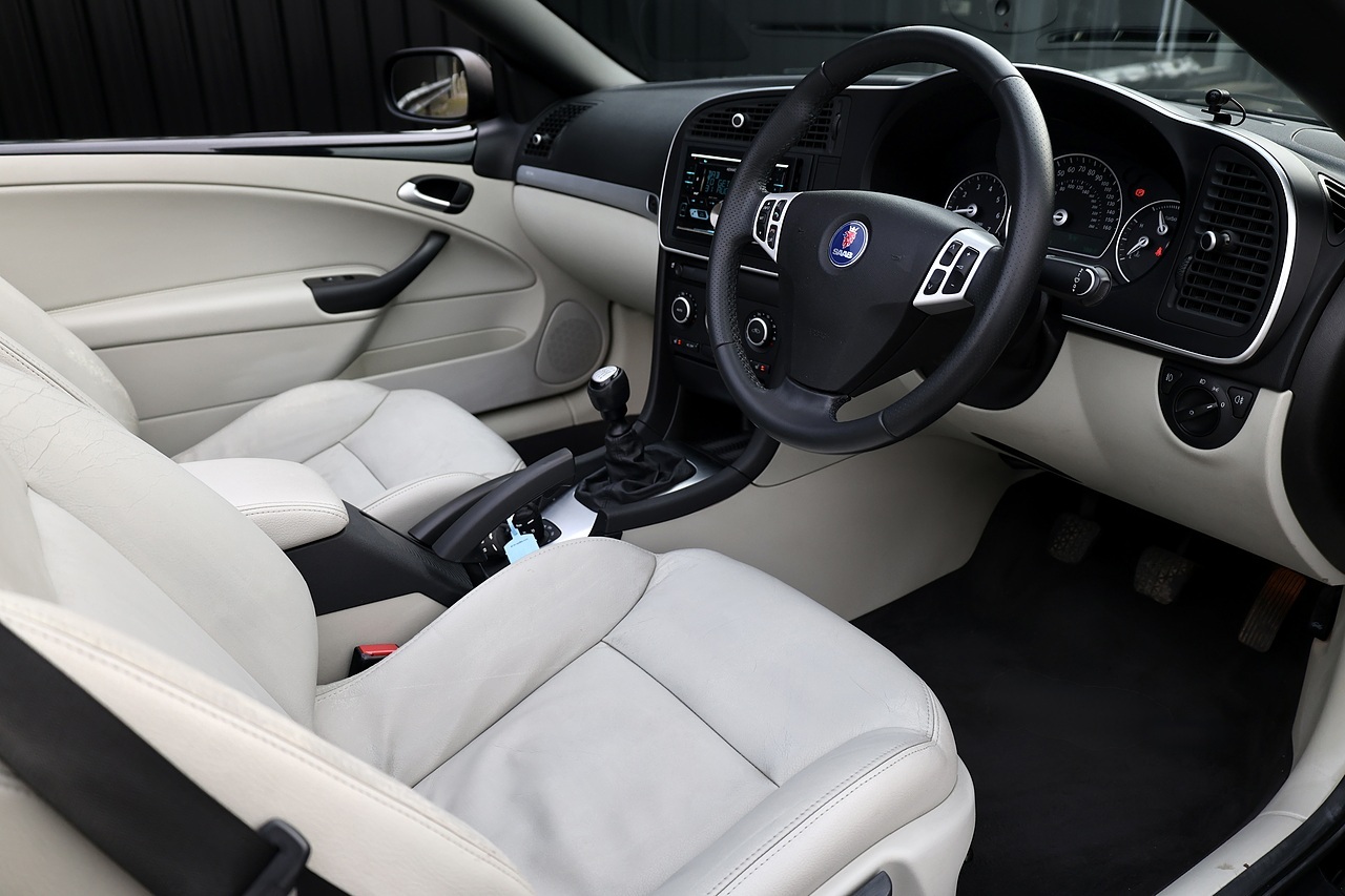 Saab 9-3 Aero Convertible 2 Former Keepers + 16 Services + Heated Leather - Large 8