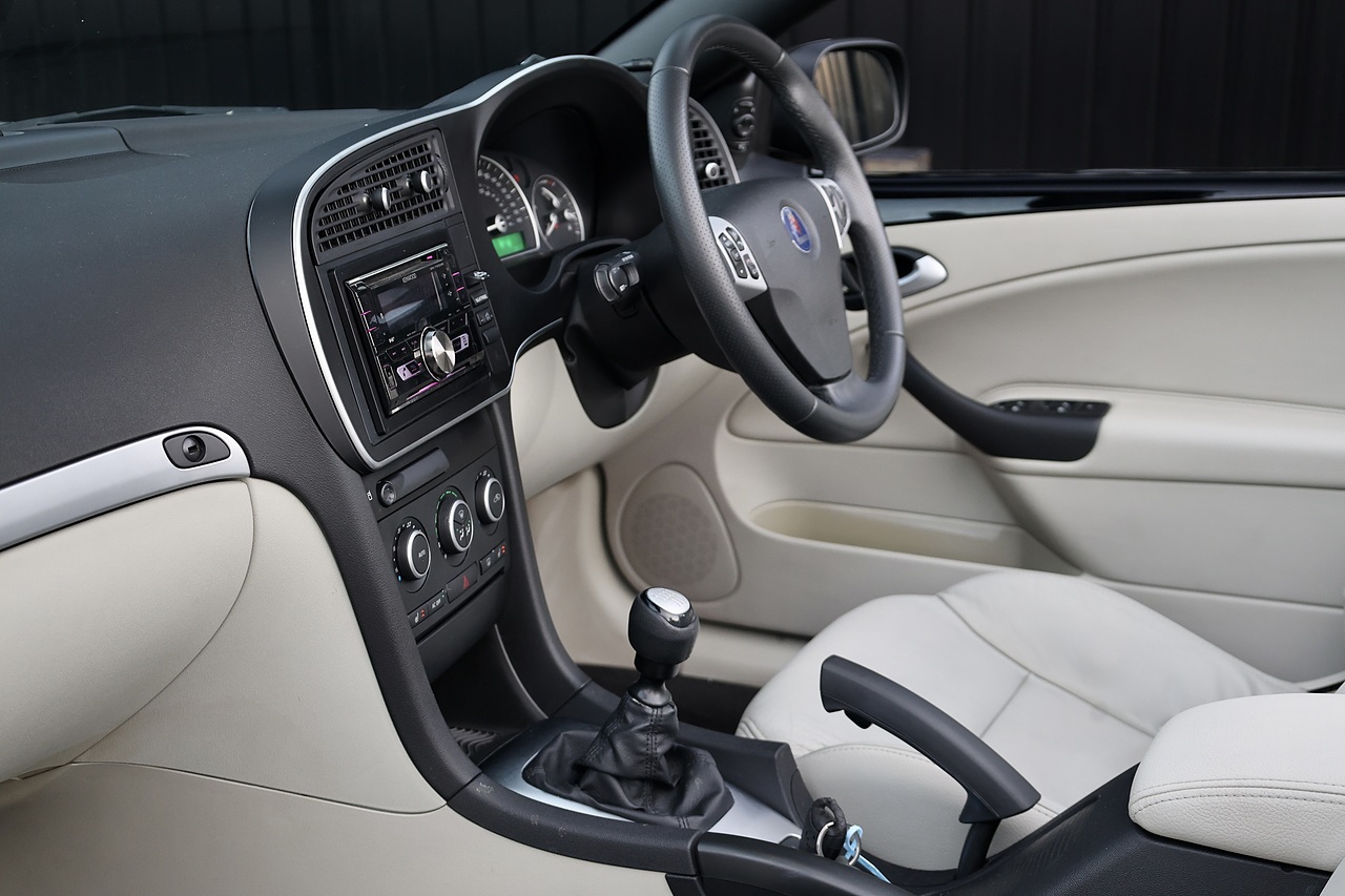 Saab 9-3 Aero Convertible 2 Former Keepers + 16 Services + Heated Leather - Large 7