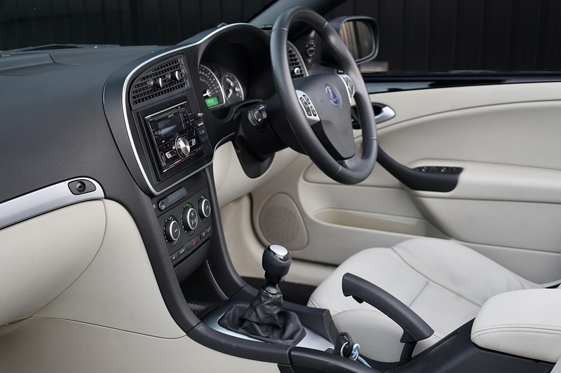 Saab 9-3 Aero Convertible 2 Former Keepers + 16 Services + Heated Leather Image 7