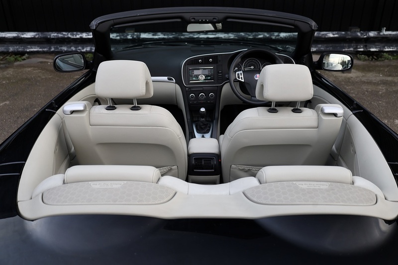 Saab 9-3 Aero Convertible 2 Former Keepers + 16 Services + Heated Leather Image 11