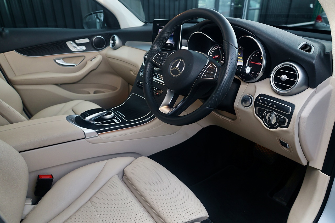 Mercedes-Benz GLC 250d Sport Premium Coupe 1 Owner + Full Mercedes Main Dealer History + Sunroof + Distronic - Large 5