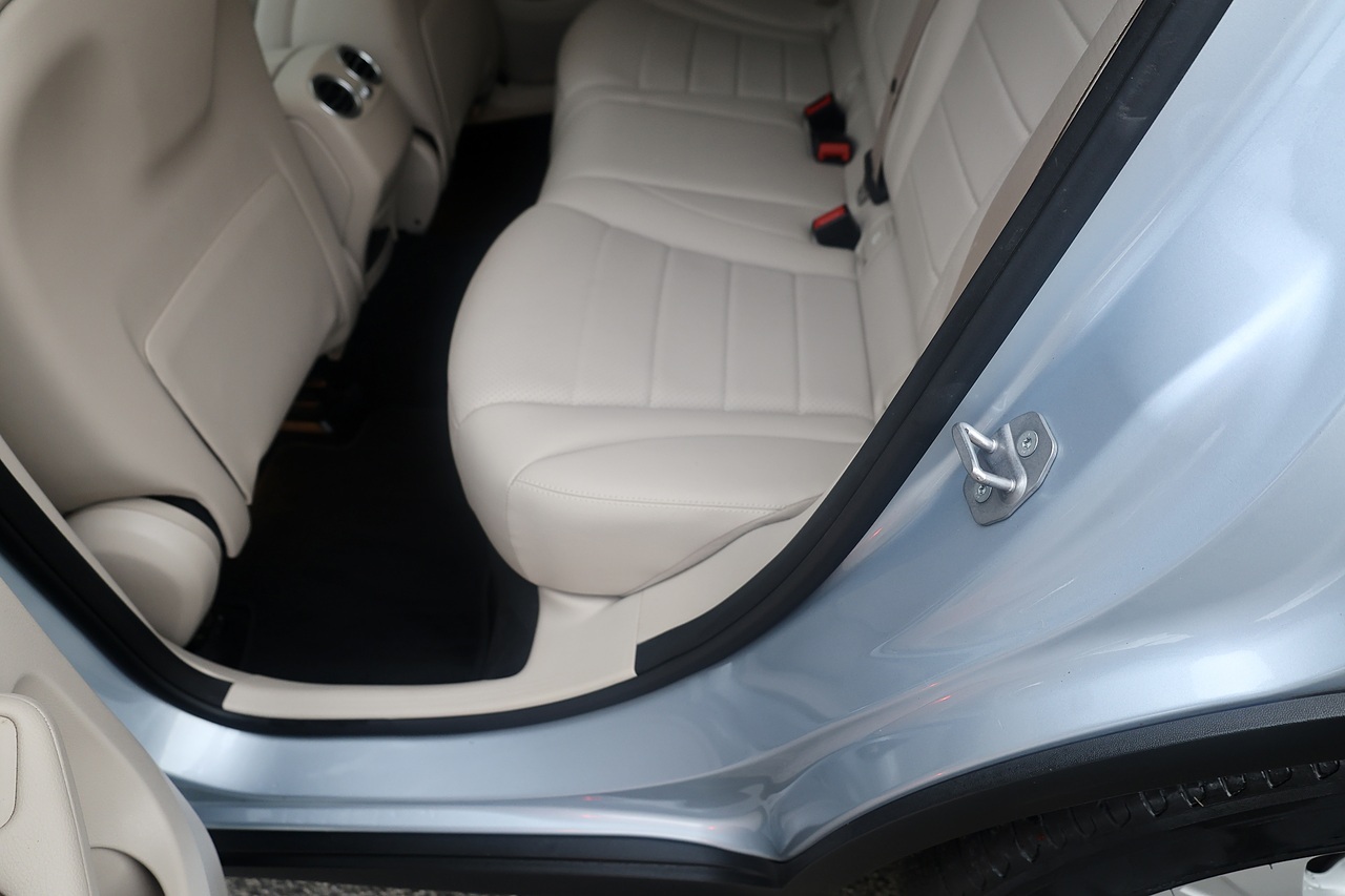 Mercedes-Benz GLC 250d Sport Premium Coupe 1 Owner + Full Mercedes Main Dealer History + Sunroof + Distronic - Large 33