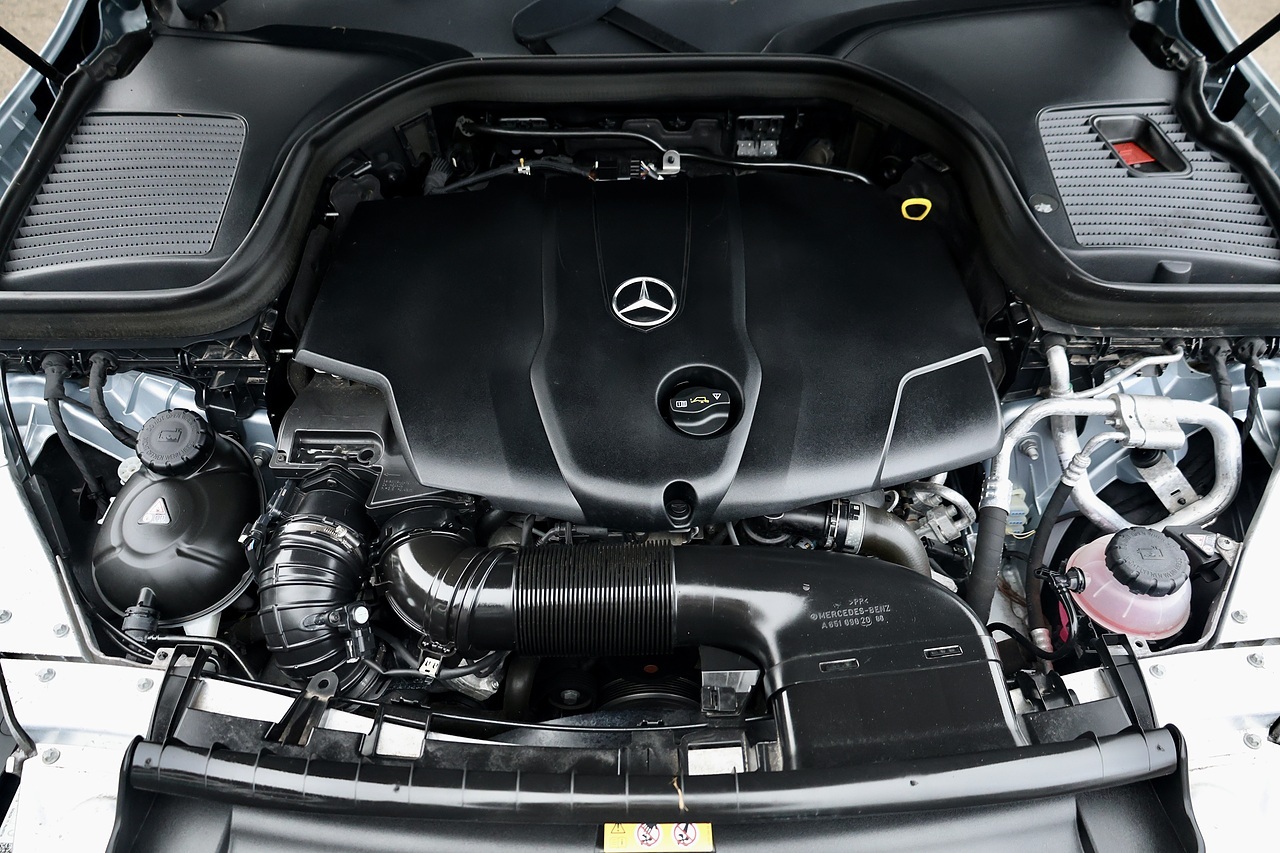 Mercedes-Benz GLC 250d Sport Premium Coupe 1 Owner + Full Mercedes Main Dealer History + Sunroof + Distronic - Large 43