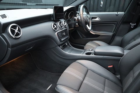 1 Former Keeper + Pano Roof + Sat Nav + Heated Seats