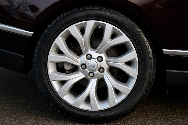 Land Rover Range Rover Vogue 1 Owner + Land Rover Extended Warranty + Pano Roof Image 18