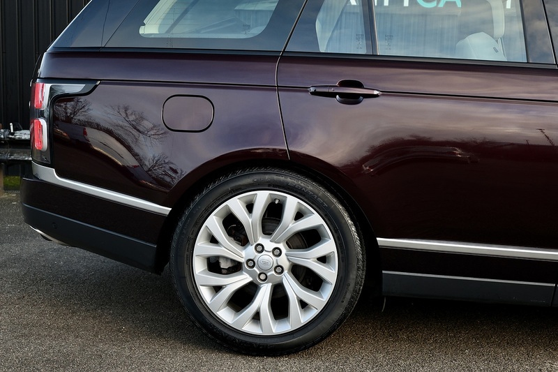 Land Rover Range Rover Vogue 1 Owner + Land Rover Extended Warranty + Pano Roof Image 14