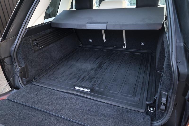 Land Rover Range Rover Vogue 1 Owner + Land Rover Extended Warranty + Pano Roof Image 22