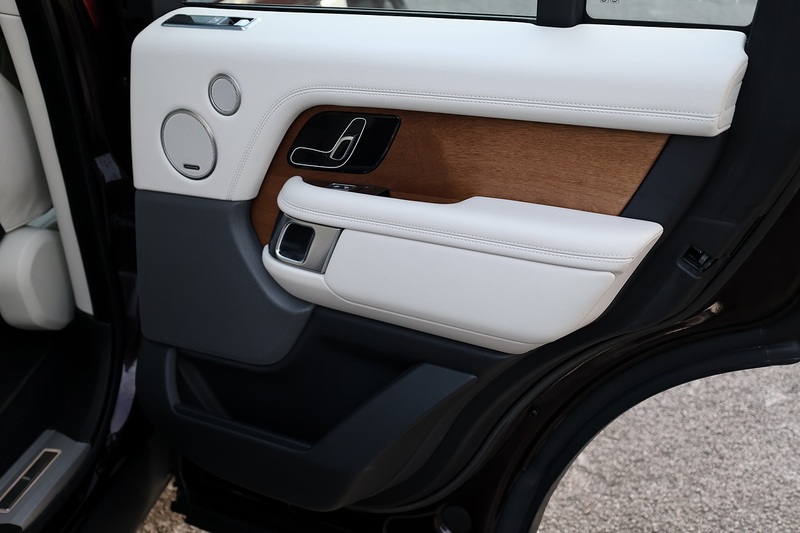 Land Rover Range Rover Vogue 1 Owner + Land Rover Extended Warranty + Pano Roof Image 26