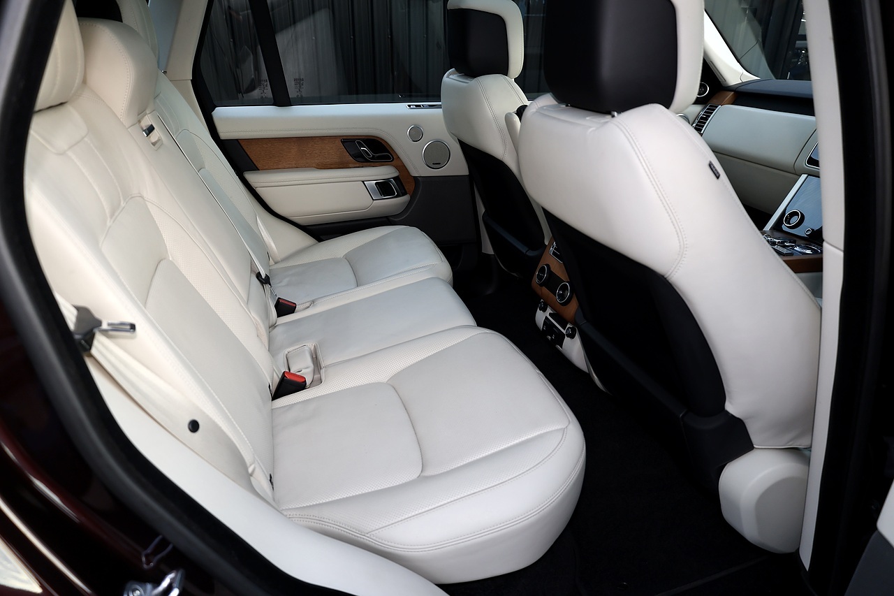 Land Rover Range Rover Vogue 1 Owner + Land Rover Extended Warranty + Pano Roof - Large 23