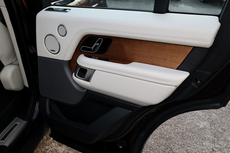 Land Rover Range Rover Vogue 1 Owner + Land Rover Extended Warranty + Pano Roof Image 25