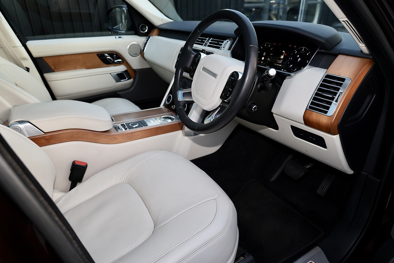Land Rover Range Rover Vogue 1 Owner + Land Rover Extended Warranty + Pano Roof - Large 6