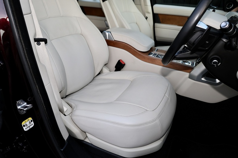 Land Rover Range Rover Vogue 1 Owner + Land Rover Extended Warranty + Pano Roof Image 30