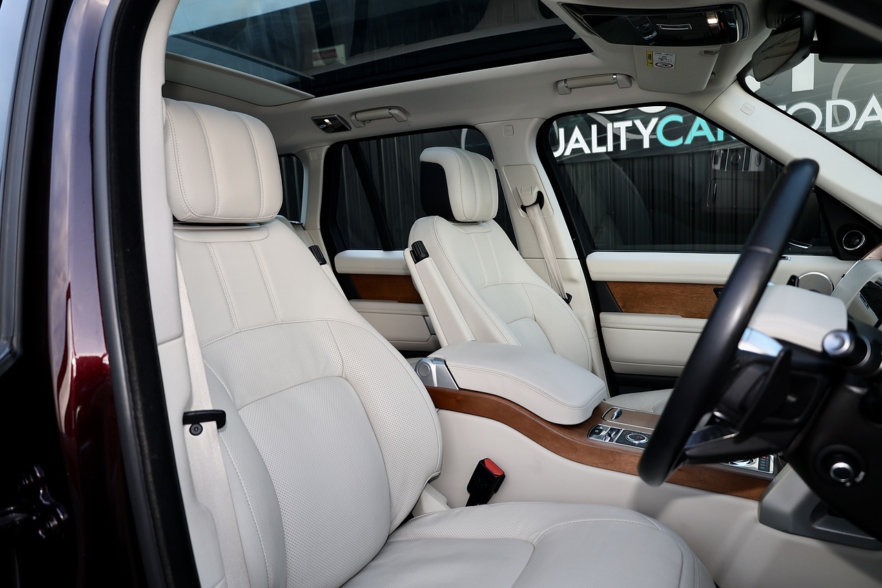Land Rover Range Rover Vogue 1 Owner + Land Rover Extended Warranty + Pano Roof - Large 8