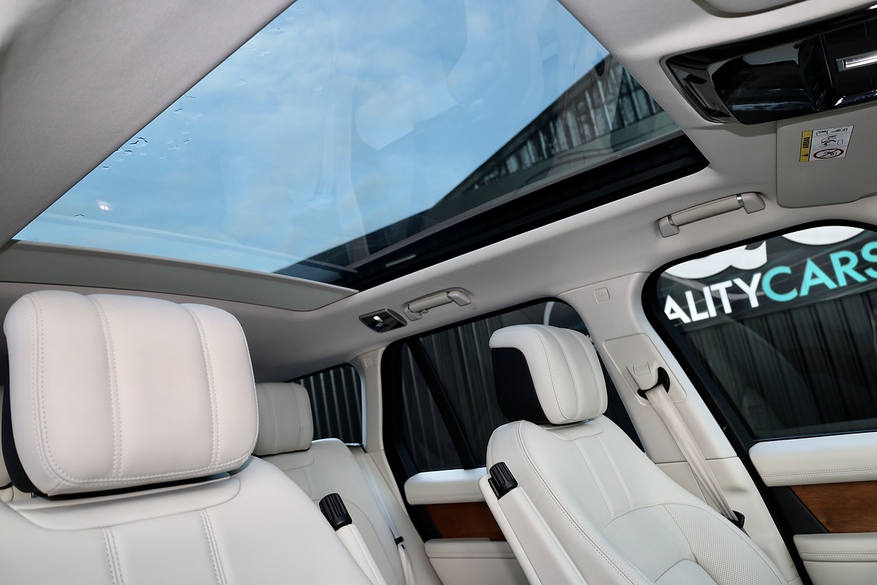 Land Rover Range Rover Vogue 1 Owner + Land Rover Extended Warranty + Pano Roof - Large 7