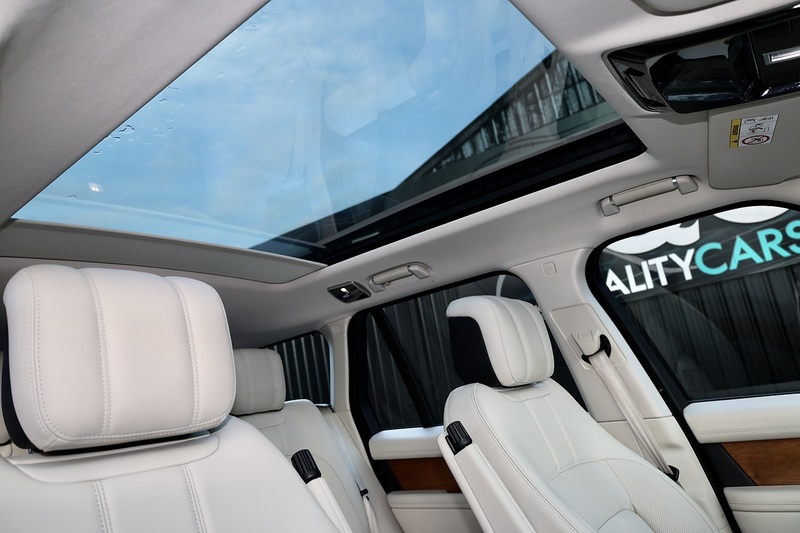 Land Rover Range Rover Vogue 1 Owner + Land Rover Extended Warranty + Pano Roof Image 7