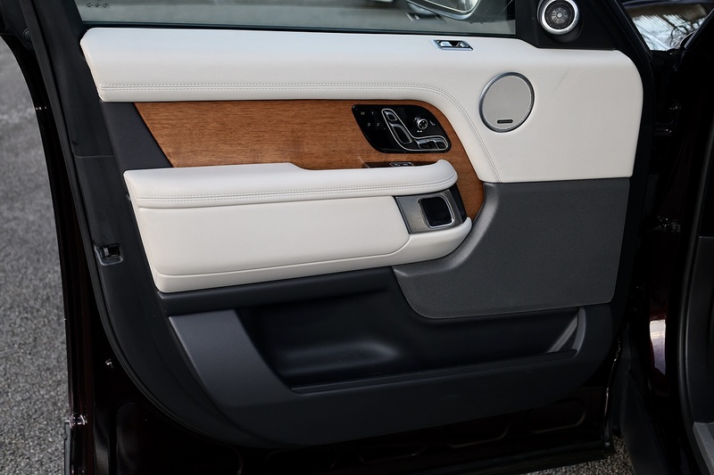 Land Rover Range Rover Vogue 1 Owner + Land Rover Extended Warranty + Pano Roof Image 36