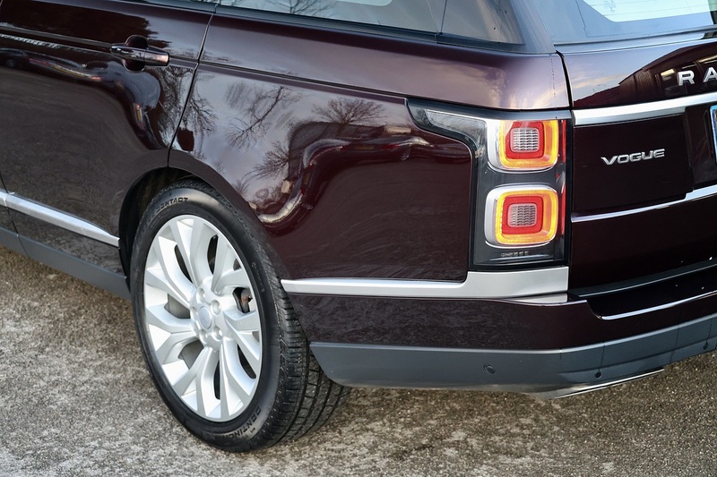 Land Rover Range Rover Vogue 1 Owner + Land Rover Extended Warranty + Pano Roof Image 39
