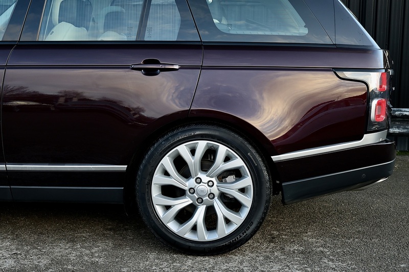 Land Rover Range Rover Vogue 1 Owner + Land Rover Extended Warranty + Pano Roof Image 41