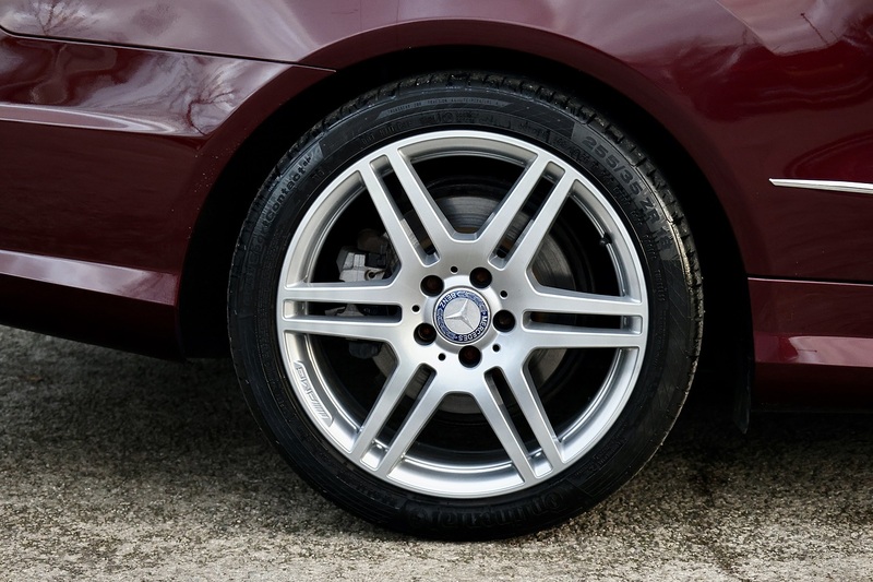 Mercedes-Benz E500 Sport Coupe Full Mercedes Main Dealer + Designo Paint + Pano Roof Image 30