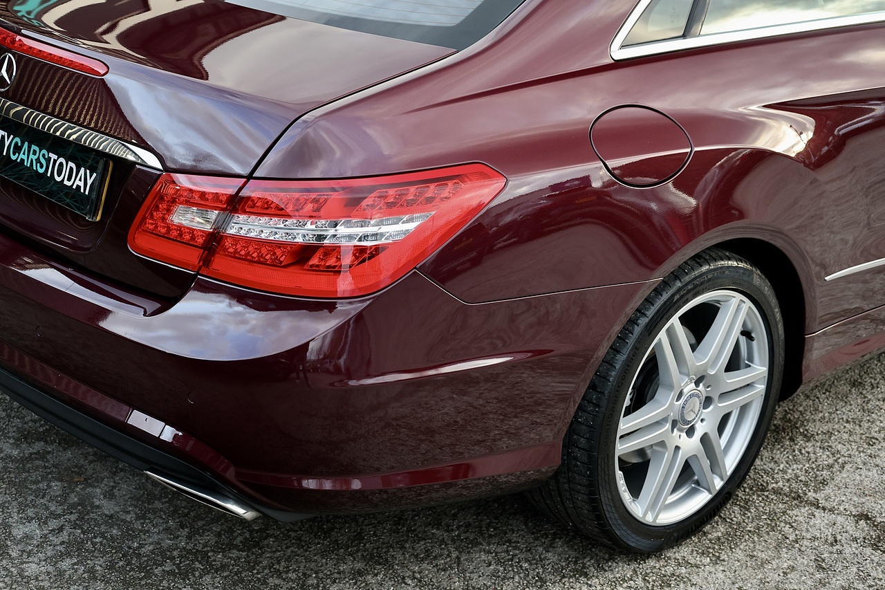 Mercedes-Benz E500 Sport Coupe Full Mercedes Main Dealer + Designo Paint + Pano Roof - Large 15