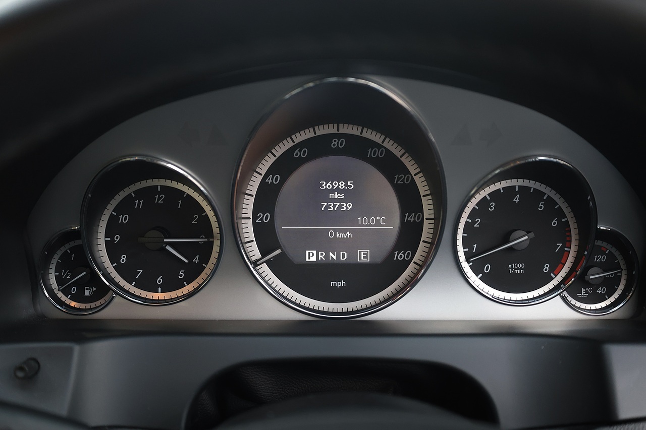 Mercedes-Benz E500 Sport Coupe Full Mercedes Main Dealer + Designo Paint + Pano Roof - Large 25