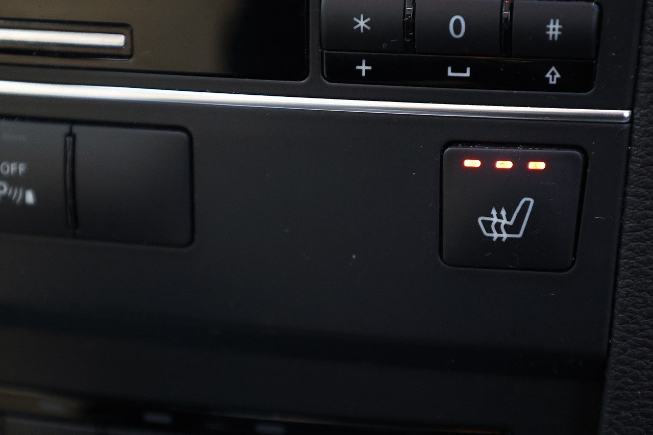 Mercedes-Benz E500 Sport Coupe Full Mercedes Main Dealer + Designo Paint + Pano Roof - Large 27