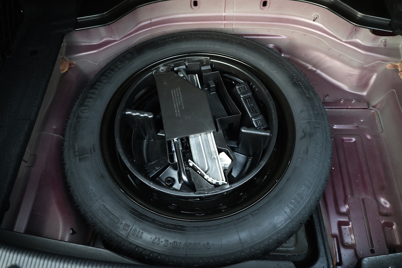 Mercedes-Benz E500 Sport Coupe Full Mercedes Main Dealer + Designo Paint + Pano Roof - Large 38