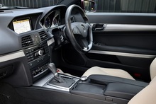 Mercedes-Benz E500 Sport Coupe Full Mercedes Main Dealer + Designo Paint + Pano Roof - Thumb 12