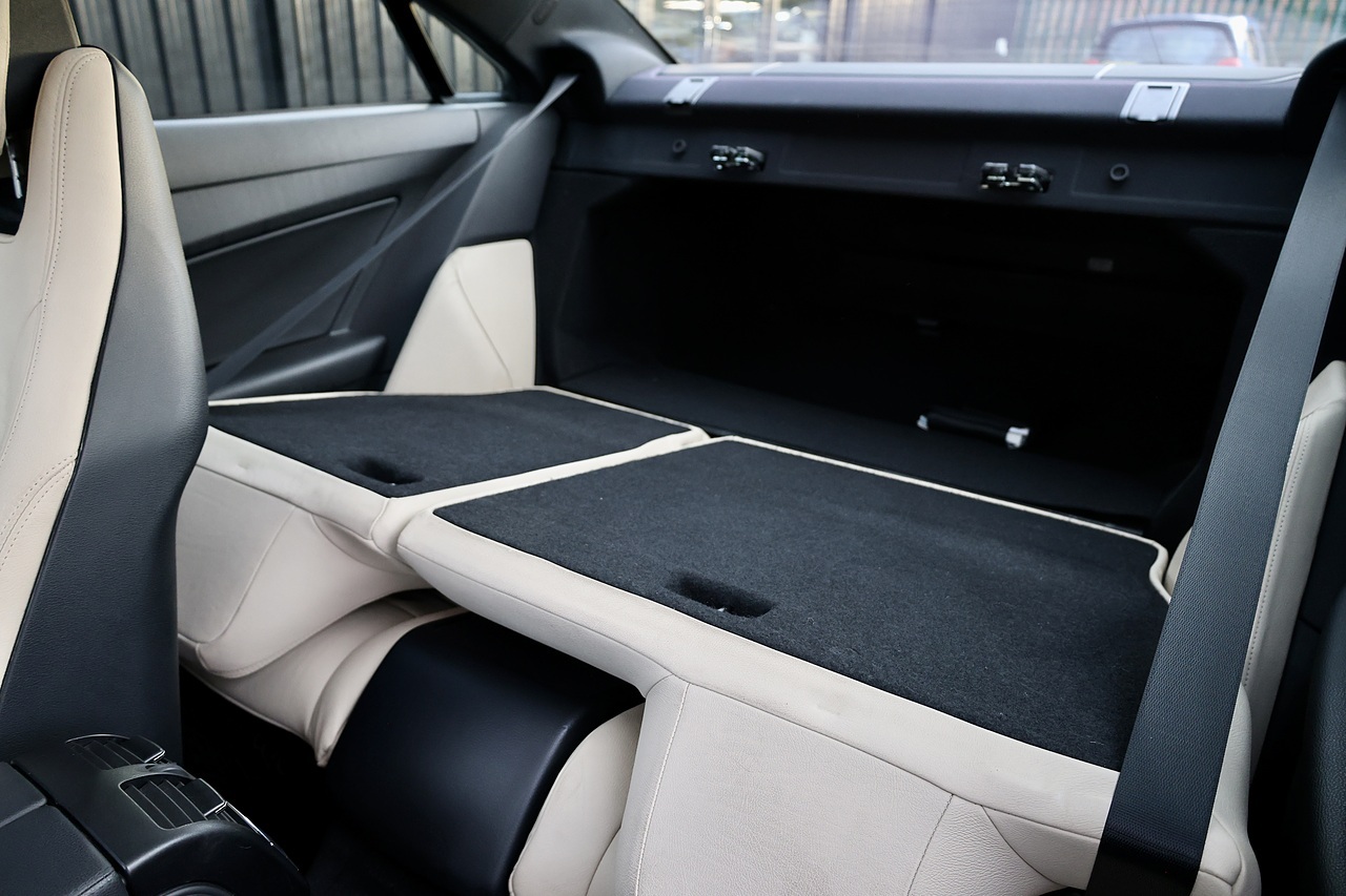 Mercedes-Benz E500 Sport Coupe Full Mercedes Main Dealer + Designo Paint + Pano Roof - Large 39