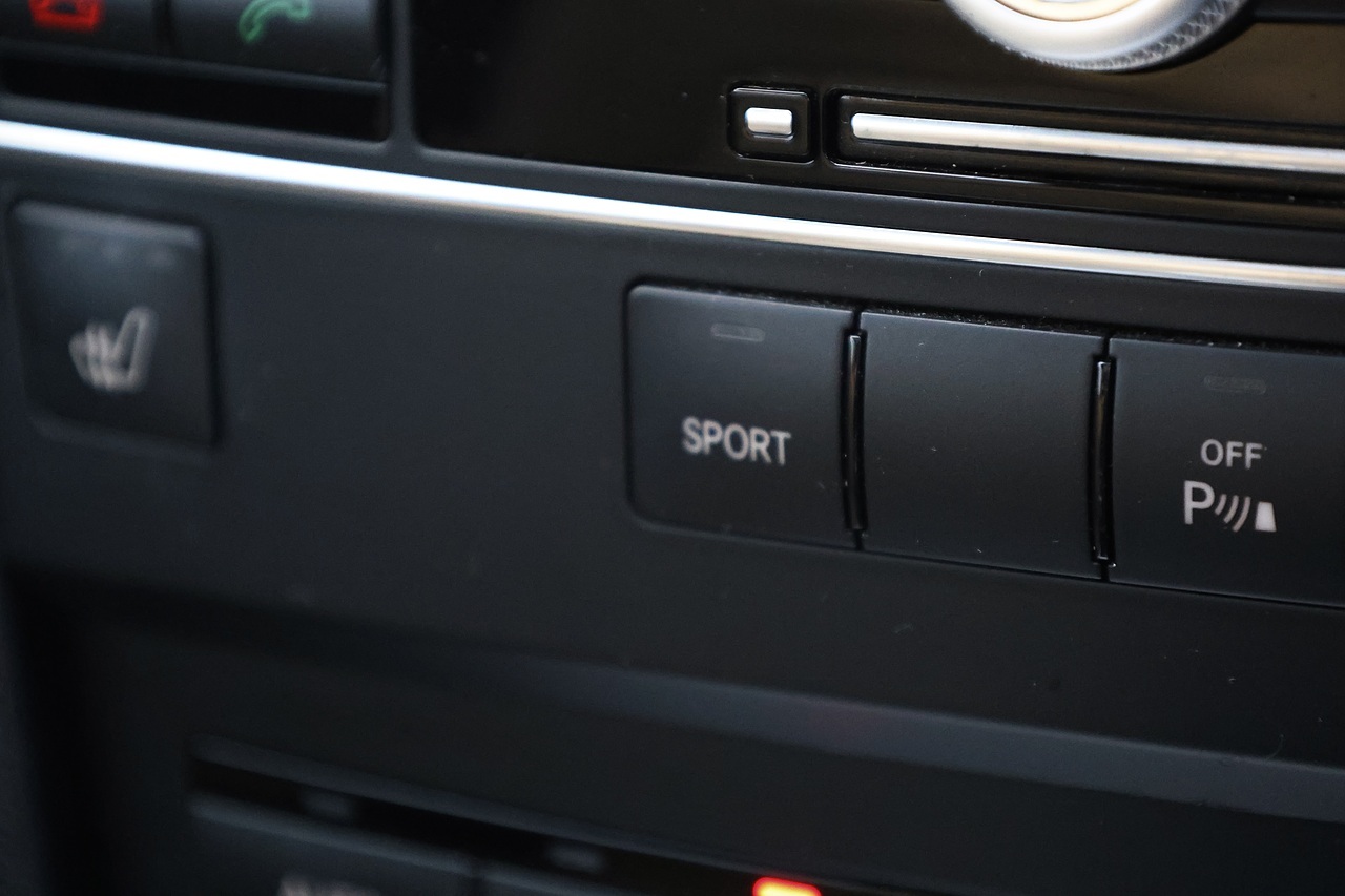 Mercedes-Benz E500 Sport Coupe Full Mercedes Main Dealer + Designo Paint + Pano Roof - Large 41