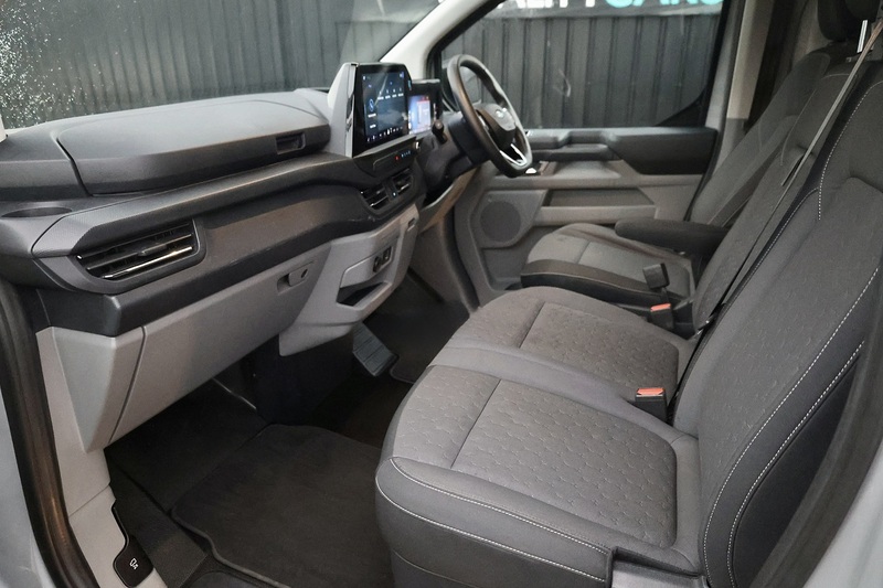 Ford Transit Custom Limited 1 Owner + Ford Warranty + Heated Seats + Automatic Image 2