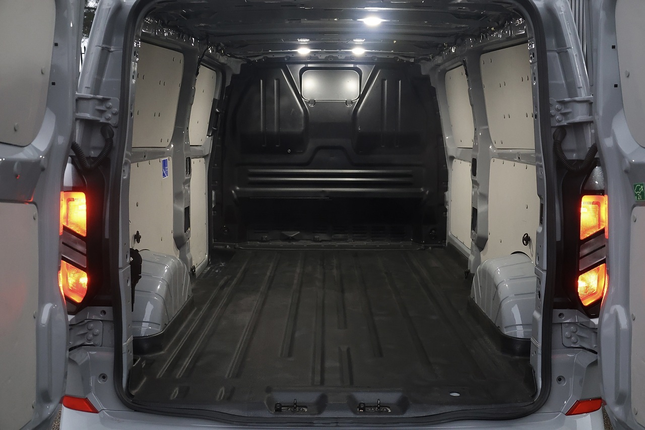 Ford Transit Custom Limited 1 Owner + Ford Warranty + Heated Seats + Automatic - Large 26