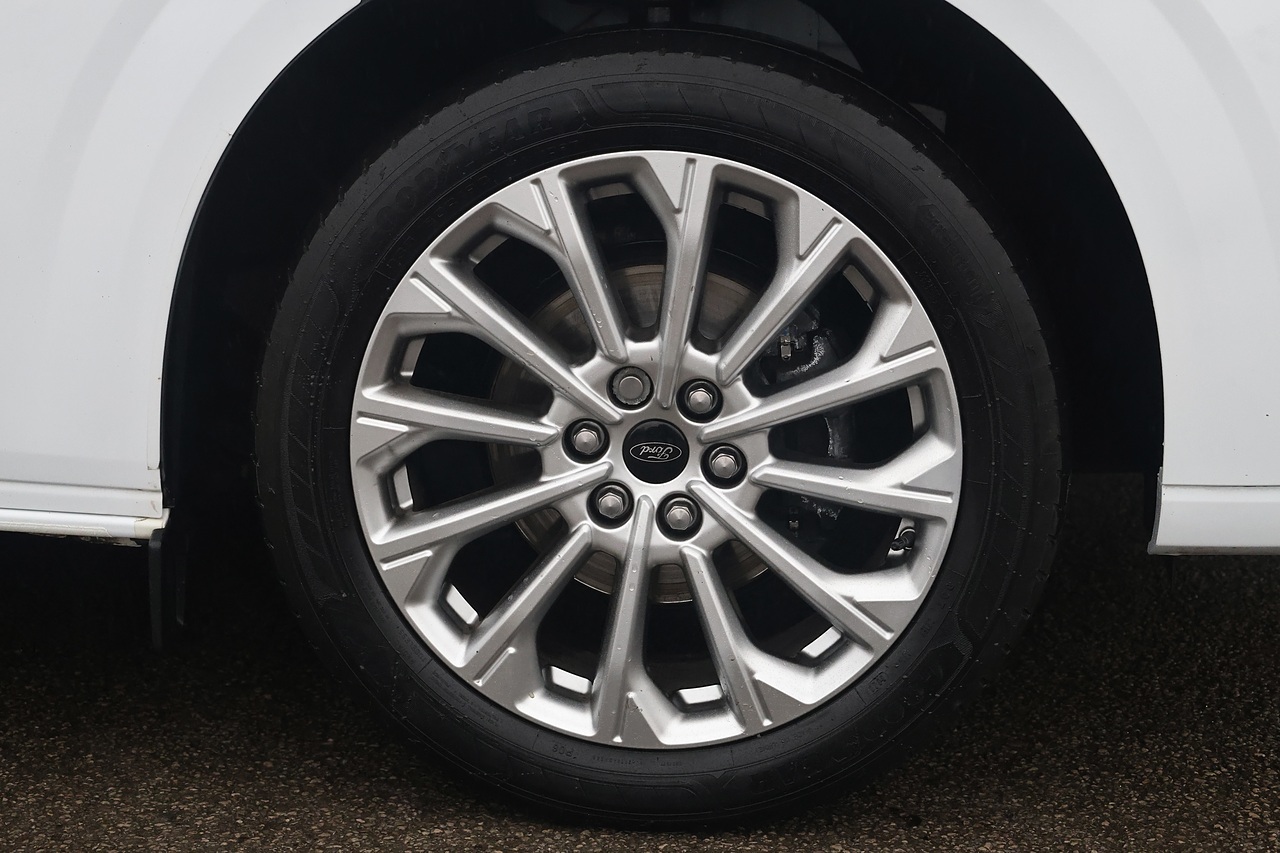 Ford Tourneo Custom Titanium 170ps Automatic + 8 Seats + NO VAT - Large 18