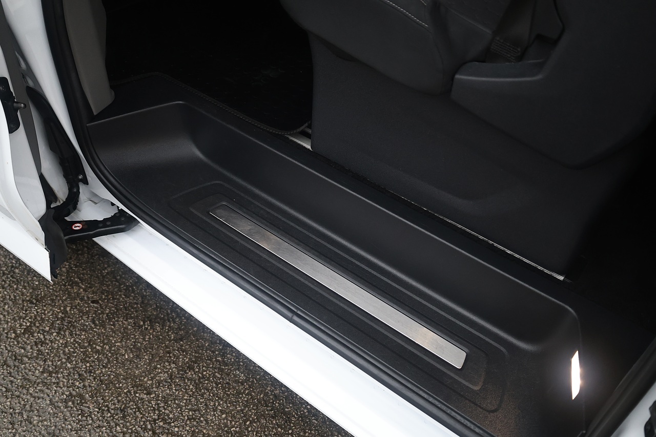 Ford Tourneo Custom Titanium 170ps Automatic + 8 Seats + NO VAT - Large 21