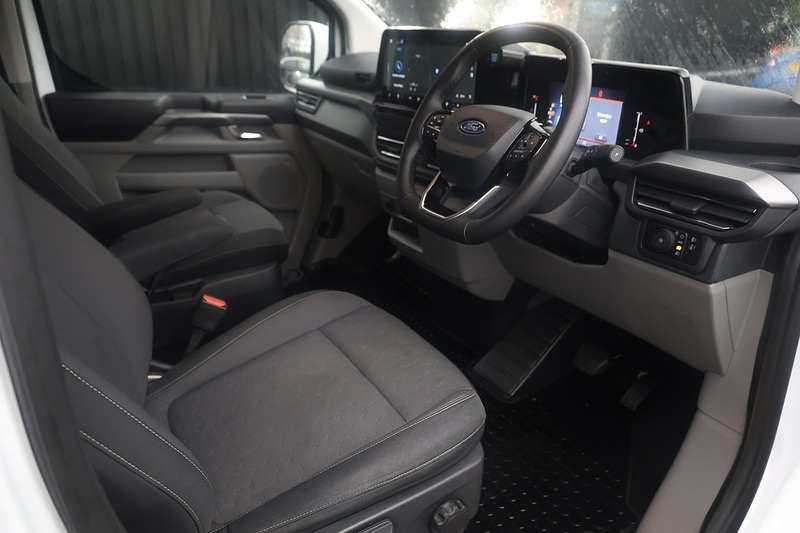 Ford Tourneo Custom Titanium 170ps Automatic + 8 Seats + NO VAT Image 10