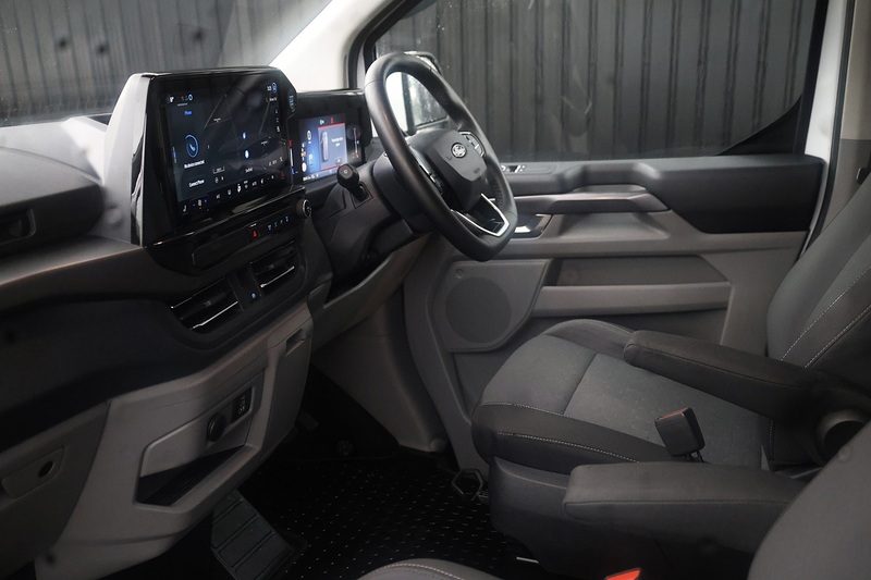 Ford Tourneo Custom Titanium 170ps Automatic + 8 Seats + NO VAT Image 24