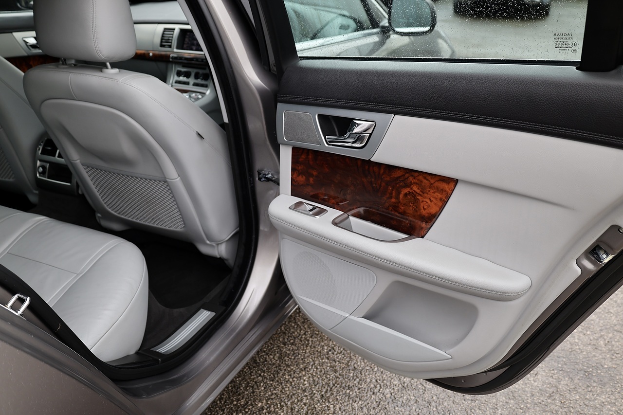 Jaguar XF Luxury Heated Seats + Heated Steering Wheel + Reverse Cam + x4 New Tyres - Large 19