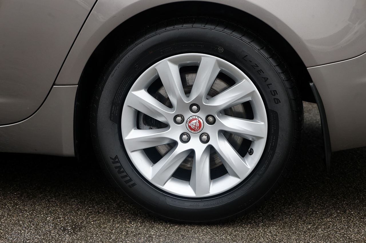 Jaguar XF Luxury Heated Seats + Heated Steering Wheel + Reverse Cam + x4 New Tyres - Large 27