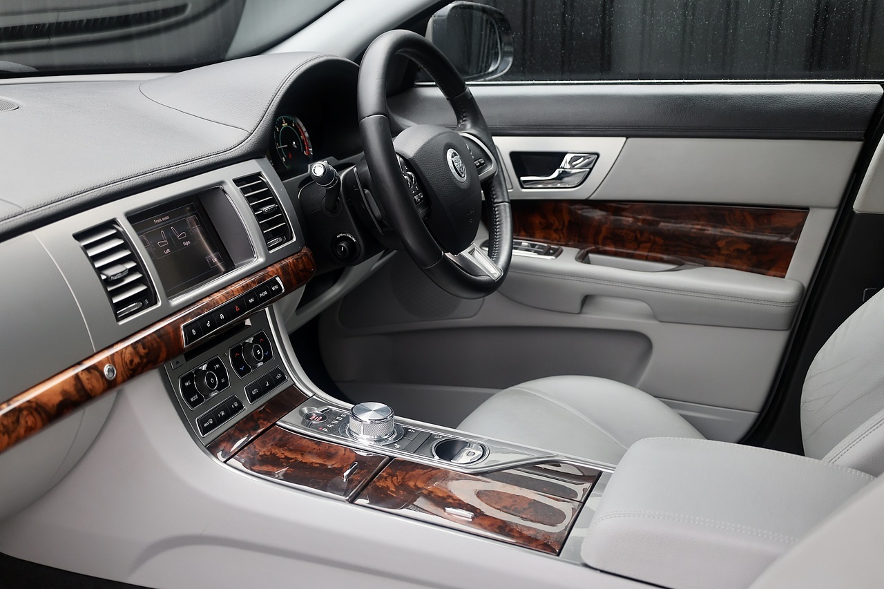 Jaguar XF Luxury Heated Seats + Heated Steering Wheel + Reverse Cam + x4 New Tyres - Large 6