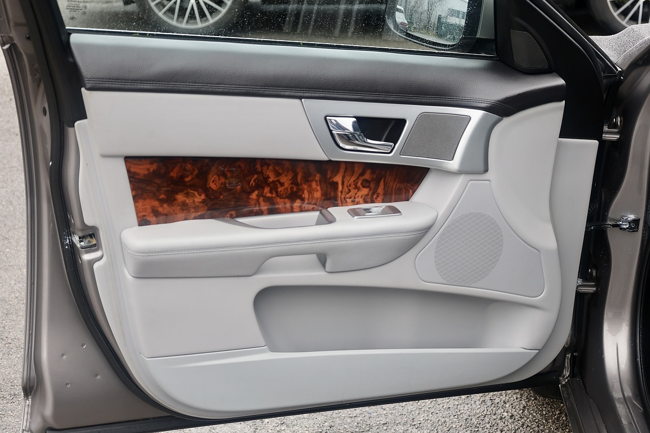 Jaguar XF Luxury Heated Seats + Heated Steering Wheel + Reverse Cam + x4 New Tyres - Large 30