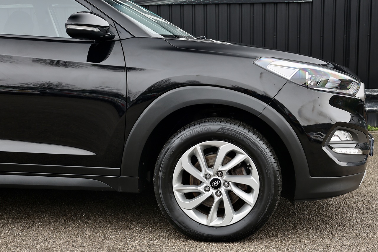 Hyundai Tucson CRDI SE Nav 1 Former Keeper + Manual + 2WD + £35 RFL + Heated Seats - Large 14