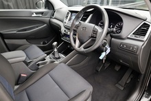 Hyundai Tucson CRDI SE Nav 1 Former Keeper + Manual + 2WD + £35 RFL + Heated Seats - Thumb 6