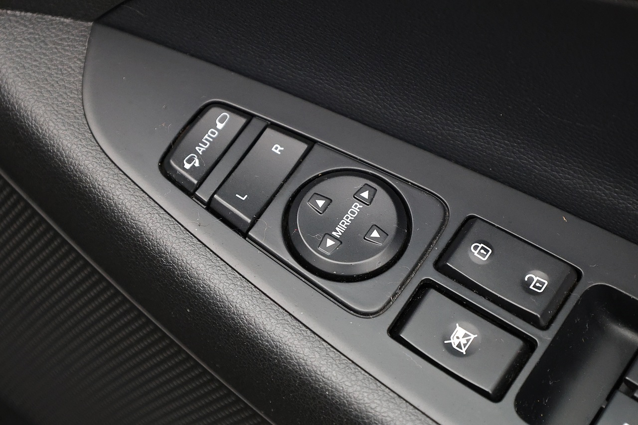 Hyundai Tucson CRDI SE Nav 1 Former Keeper + Manual + 2WD + £35 RFL + Heated Seats - Large 19