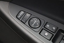 Hyundai Tucson CRDI SE Nav 1 Former Keeper + Manual + 2WD + £35 RFL + Heated Seats - Thumb 19