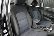 Hyundai Tucson CRDI SE Nav 1 Former Keeper + Manual + 2WD + £35 RFL + Heated Seats - Thumb 10