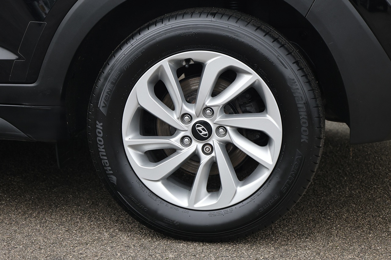 Hyundai Tucson CRDI SE Nav 1 Former Keeper + Manual + 2WD + £35 RFL + Heated Seats - Large 30